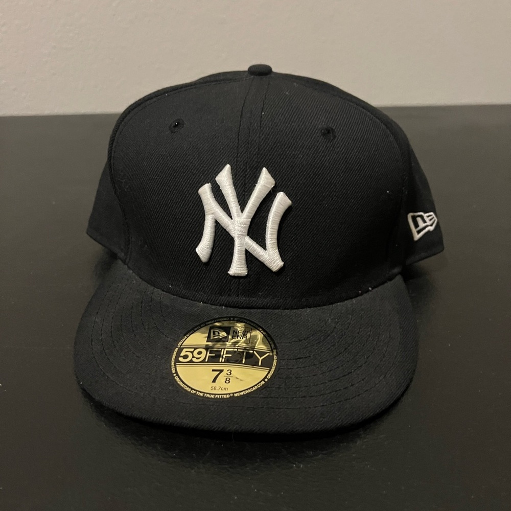 New Era New York Yankees Black Cap with White Logo